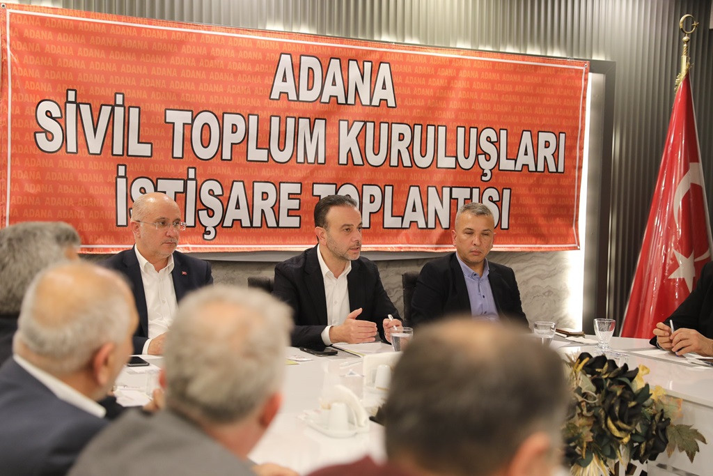 AK Parti Adana İl Başkanı Ozan Gülaçtı STK'larla istişare toplantısı düzenledi