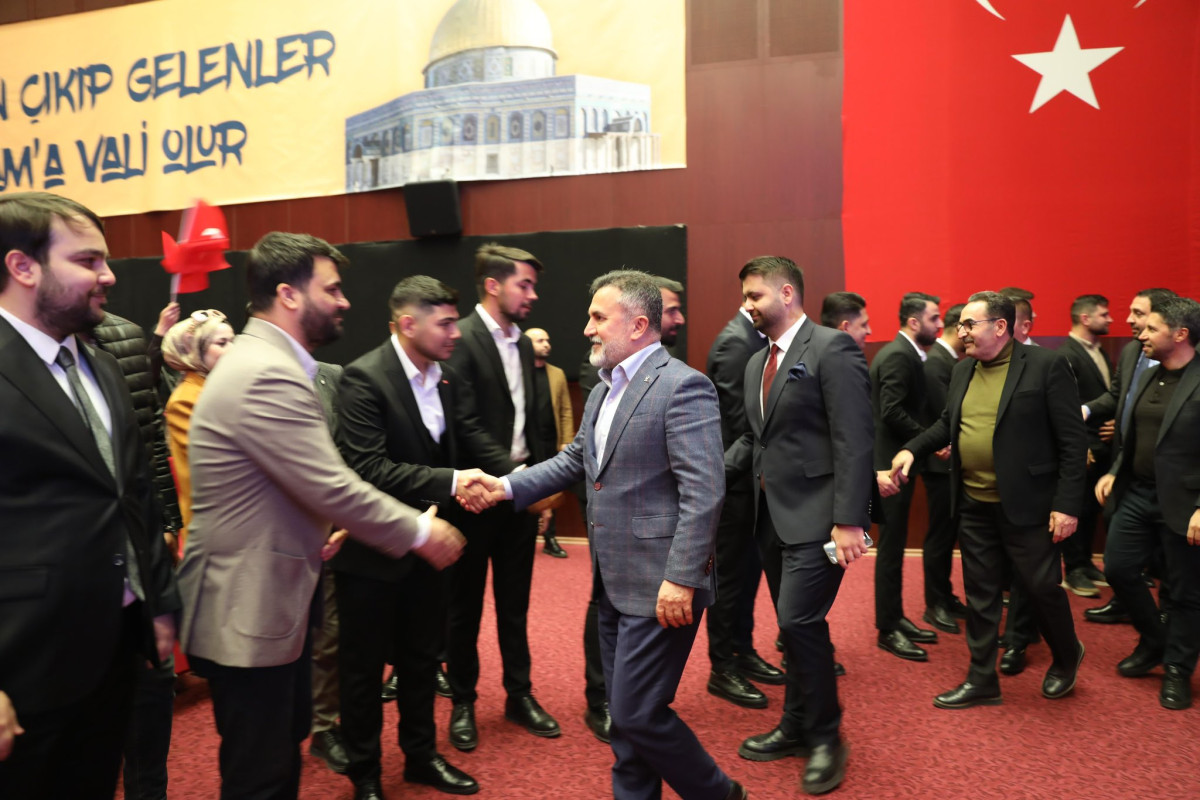 AK Parti Adana İl Başkanı Tamer Dağlı Gençlerle bir araya geldi