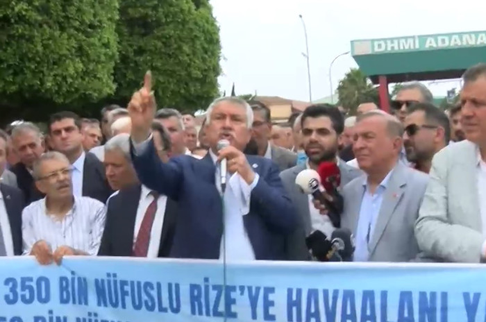 CHP'Lİ Zeydan Karalara derdini anlatmak isteyen bir vatandaş, yaka paça darp edildi