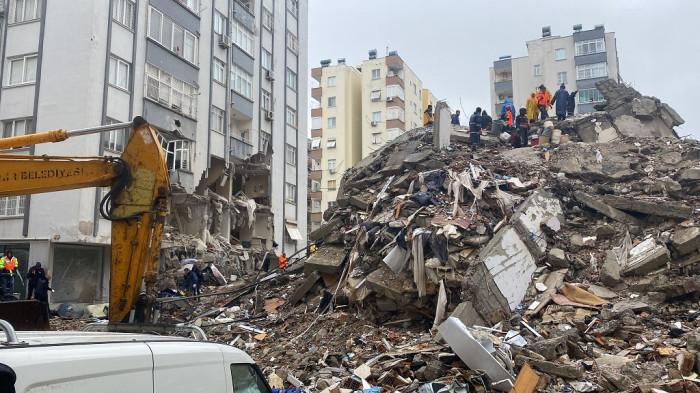 İkinci depremde Çukurova'da 2 bina daha yıkıldı! 